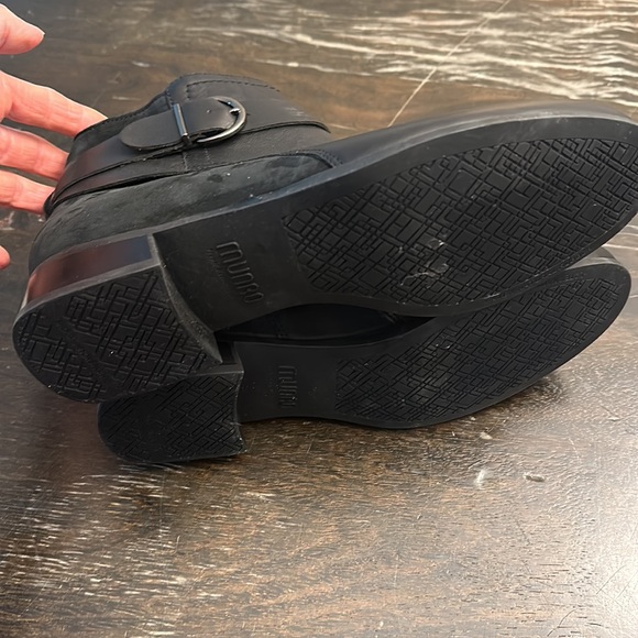 NEW $250 Munro Chestnut black combo leather ankle booties women size 9.5 - Picture 6 of 6